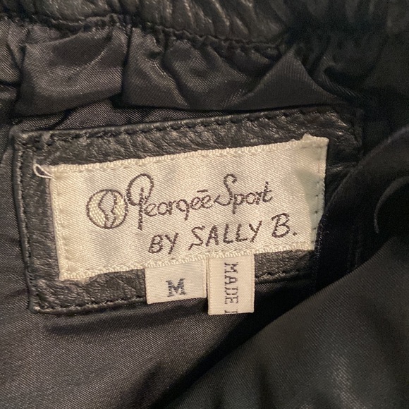Peorgee Sport by Sally B. 100% Leather Skirt excellent condition size M - Picture 7 of 12